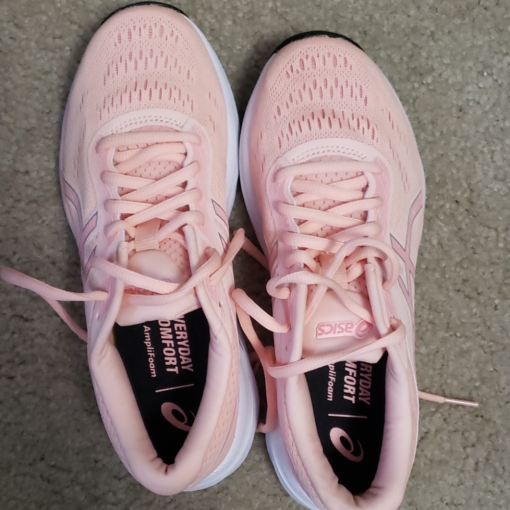Another for sale.barely worn aesic  Peach in colo…